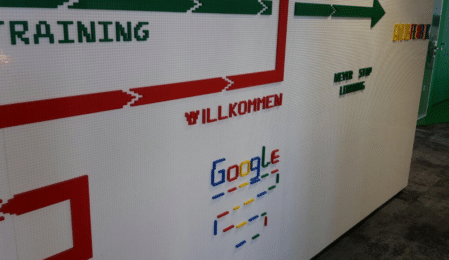 Google Legowand