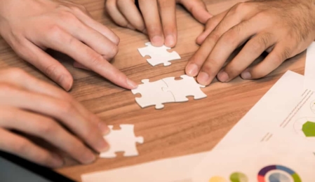 Rankings können mehrere Monate schwanken bei Zusammenführen oder Splitten von Webseits, so John Müller