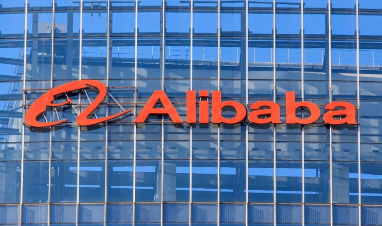 Alibaba Firmenschriftzug an einem Gebäude