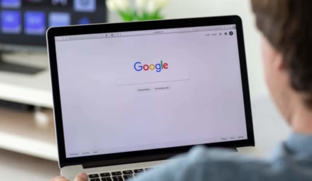 Google auf Laptop