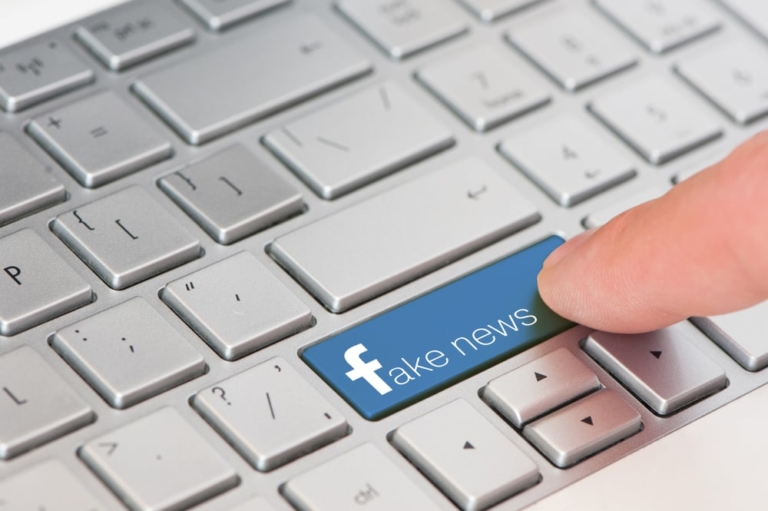 Online News Facebook Warning Sharing