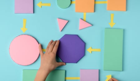 Papierformen in verschiedenen Farben und Grössen