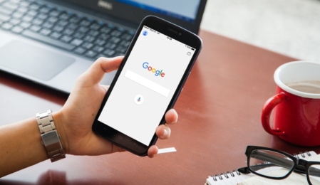 Online Marketing Google News Glitch Smartphone
