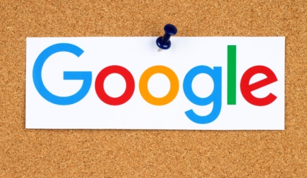 Google auf Korkpinnwand