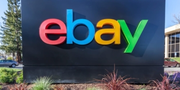 eBay Schriftzug an einer Wand