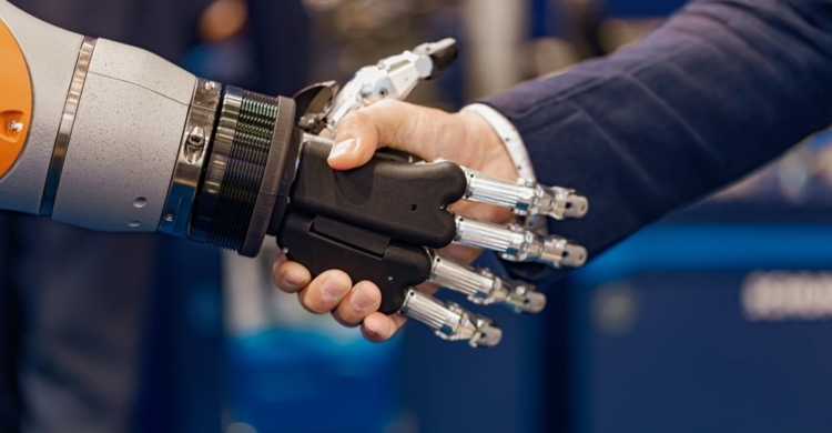 goms analyse roboterhand schüttelt menschenhand